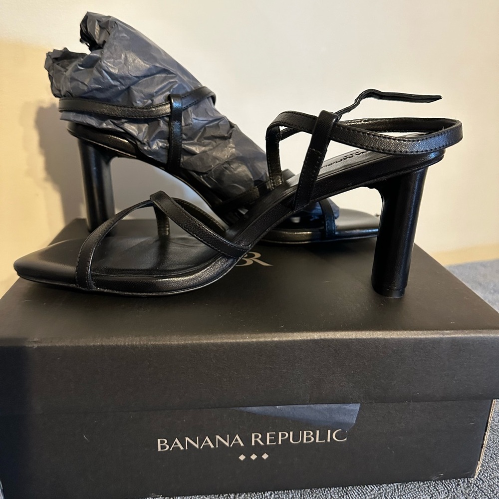 NIB BR 3 inch Strappy sandals